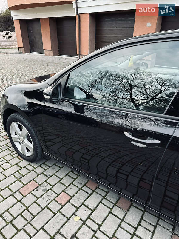 Хэтчбек Volkswagen Golf 2010 в Ивано-Франковске
