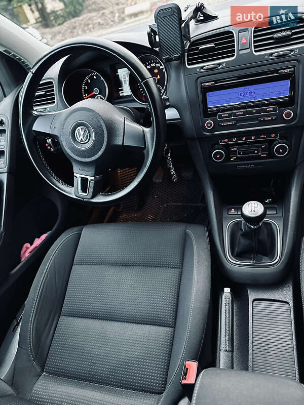 Хэтчбек Volkswagen Golf 2010 в Ивано-Франковске