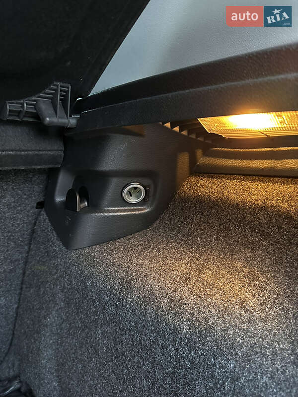 Хэтчбек Volkswagen Golf 2010 в Ивано-Франковске