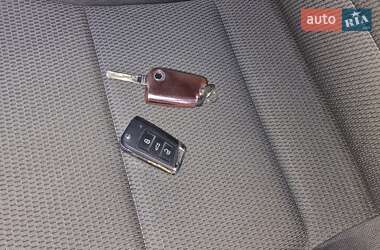 Хэтчбек Volkswagen Golf 2017 в 