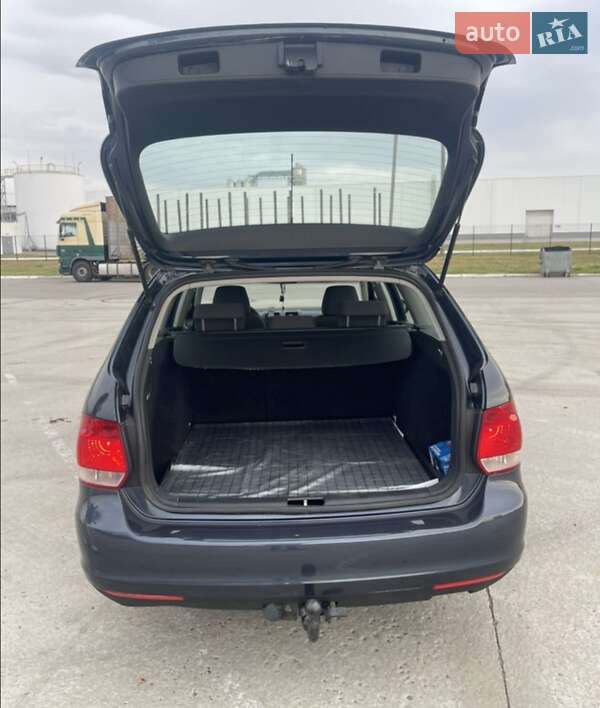 Універсал Volkswagen Golf 2009 в Коростені