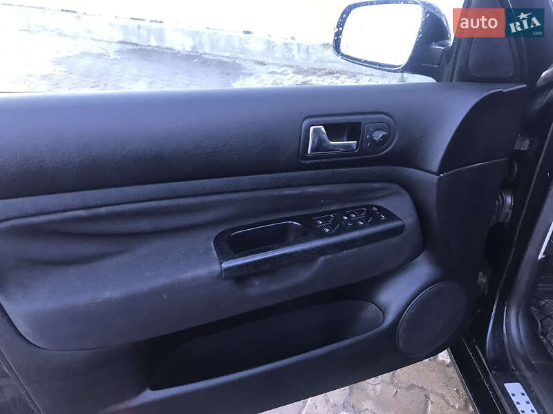 Хетчбек Volkswagen Golf 2003 в Снятині