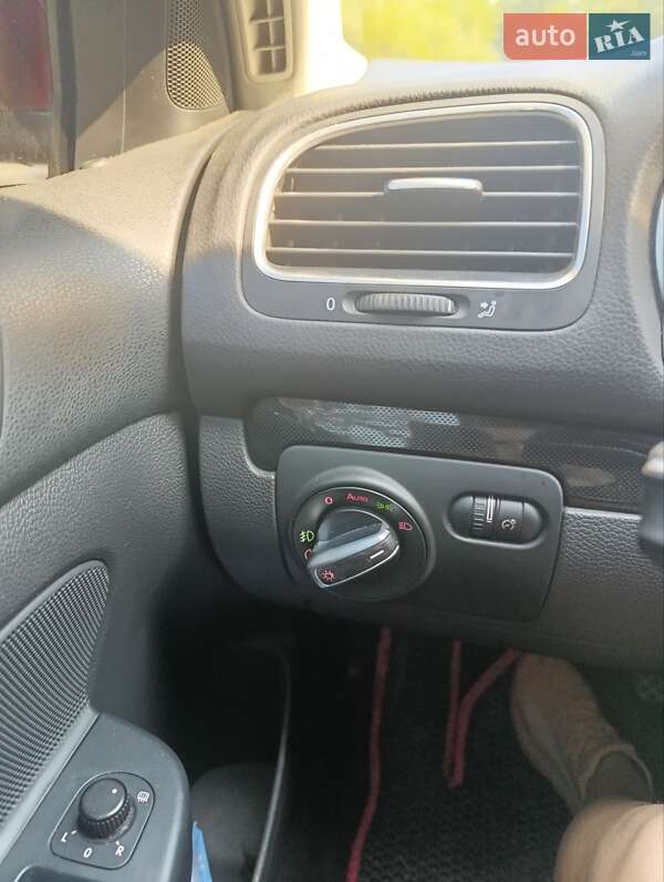 Универсал Volkswagen Golf 2010 в Оброшином