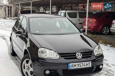 Хэтчбек Volkswagen Golf 2004 в Звягеле