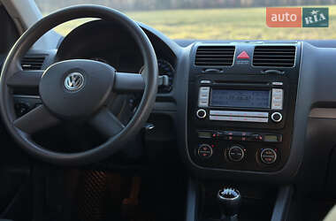 Хэтчбек Volkswagen Golf 2004 в Ивано-Франковске