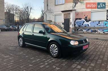 Хетчбек Volkswagen Golf 2001 в Луцьку