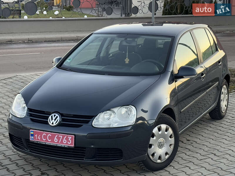 Хетчбек Volkswagen Golf 2005 в Львові