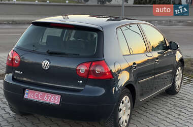 Хетчбек Volkswagen Golf 2005 в Львові