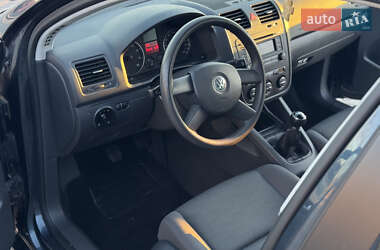 Хетчбек Volkswagen Golf 2005 в Львові