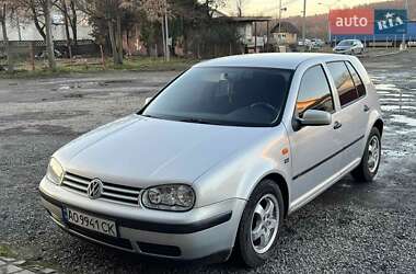 Хетчбек Volkswagen Golf 1998 в Воловцю