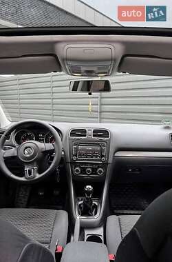 Хэтчбек Volkswagen Golf 2010 в Черкассах