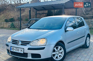 Хэтчбек Volkswagen Golf 2005 в Павлограде