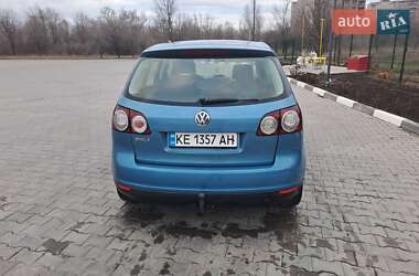 Хэтчбек Volkswagen Golf 2005 в 