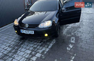 Хетчбек Volkswagen Golf 2004 в Надвірній