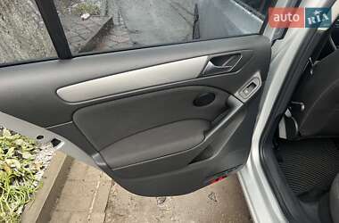 Хэтчбек Volkswagen Golf 2012 в 