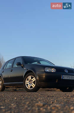 Хэтчбек Volkswagen Golf 2002 в 