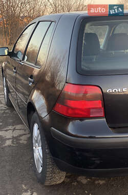 Хэтчбек Volkswagen Golf 2002 в 