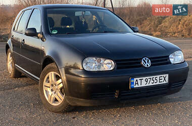 Хэтчбек Volkswagen Golf 2002 в 