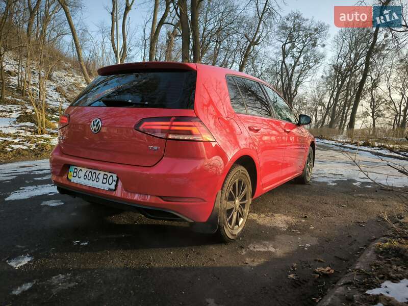Хетчбек Volkswagen Golf 2017 в Львові