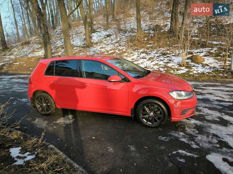 Хетчбек Volkswagen Golf 2017 в Львові
