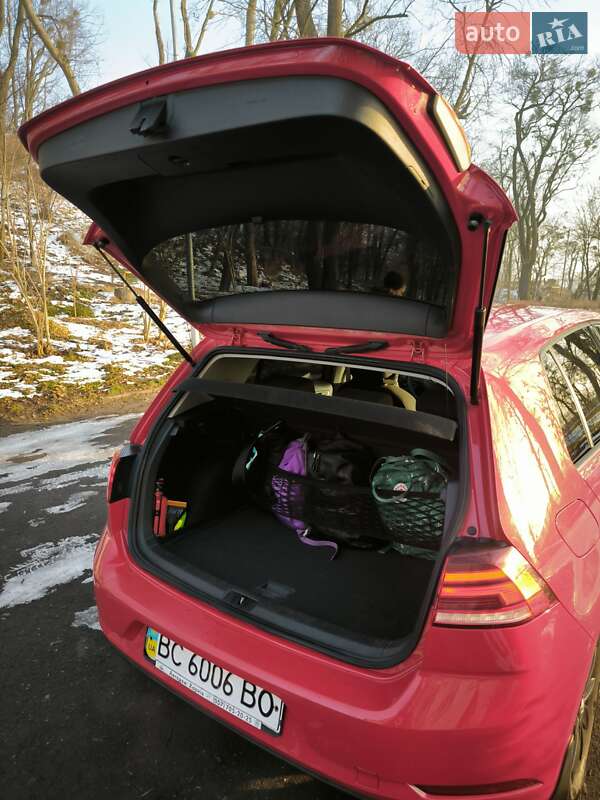 Хетчбек Volkswagen Golf 2017 в Львові