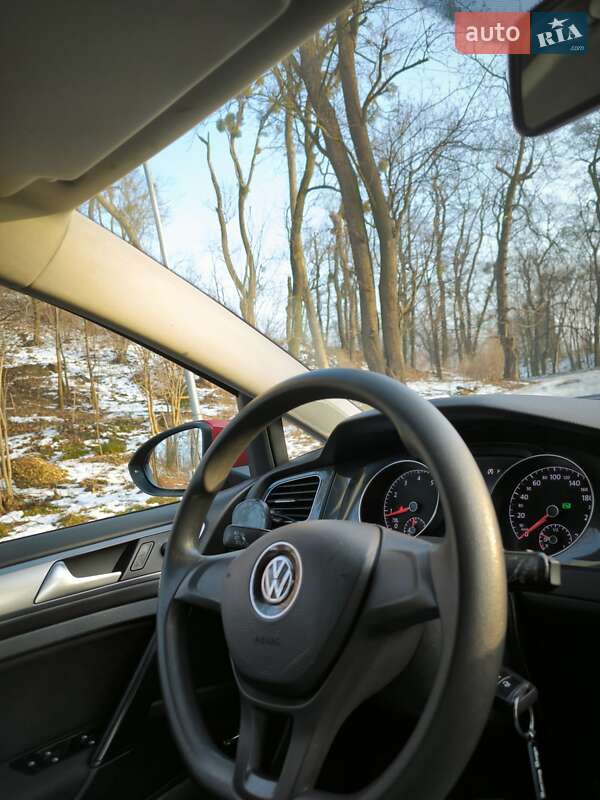 Хетчбек Volkswagen Golf 2017 в Львові