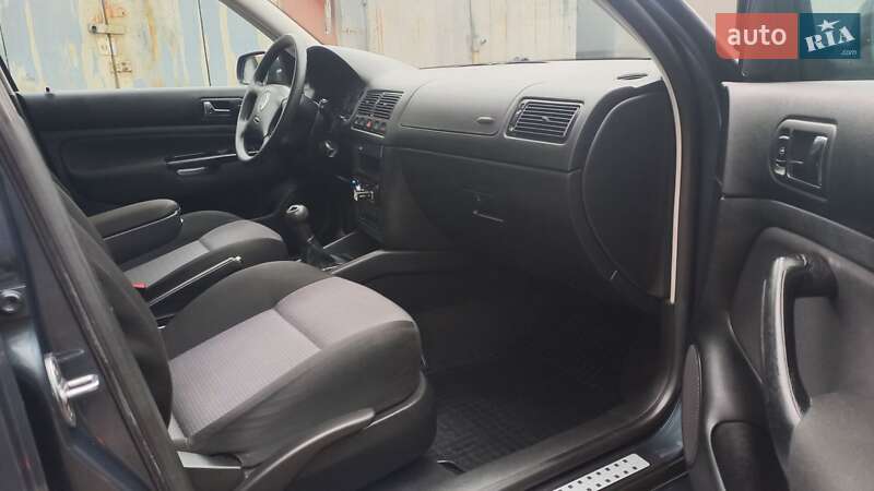 Універсал Volkswagen Golf 2002 в Харкові