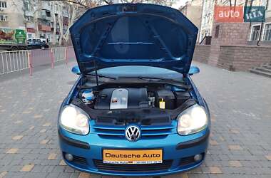 Хетчбек Volkswagen Golf 2004 в Одесі