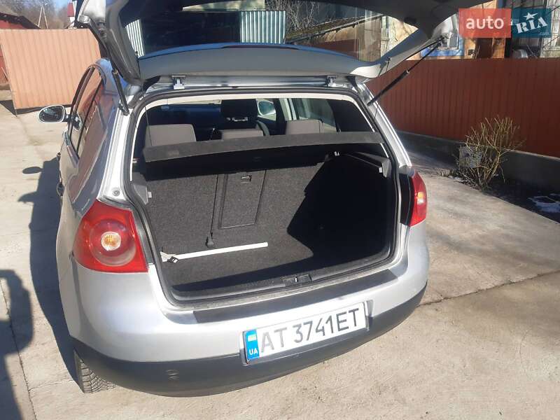 Универсал Volkswagen Golf 2003 в Городенке