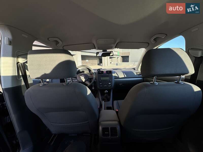 Хэтчбек Volkswagen Golf 2004 в Киеве