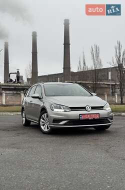 Універсал Volkswagen Golf 2019 в Києві