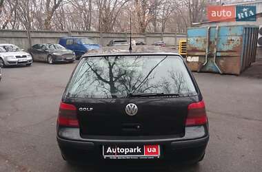 Хетчбек Volkswagen Golf 2001 в Києві