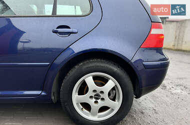 Хетчбек Volkswagen Golf 2003 в Луцьку