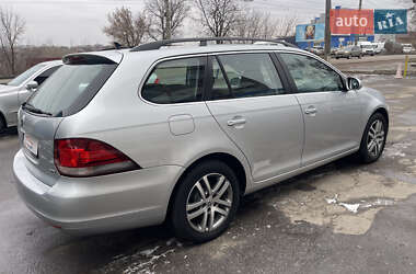 Універсал Volkswagen Golf 2010 в Сумах