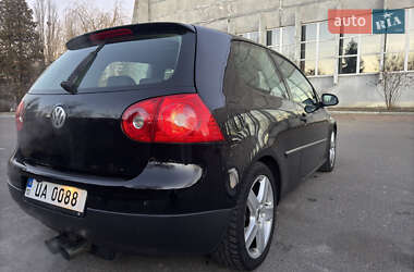 Хэтчбек Volkswagen Golf 2004 в Обухове