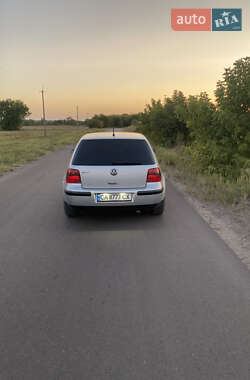 Хетчбек Volkswagen Golf 2002 в Черкасах