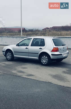 Хетчбек Volkswagen Golf 2002 в Мукачевому