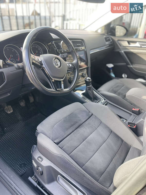 Универсал Volkswagen Golf 2019 в Ивано-Франковске