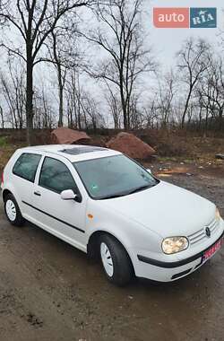 Хетчбек Volkswagen Golf 2000 в Новоархангельську