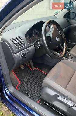 Хетчбек Volkswagen Golf 2006 в 