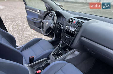 Хетчбек Volkswagen Golf 2005 в Луцьку