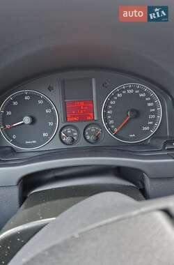 Хетчбек Volkswagen Golf 2006 в 