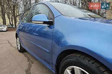 Хетчбек Volkswagen Golf 2004 в Харкові