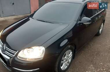 Універсал Volkswagen Golf 2008 в Чернівцях