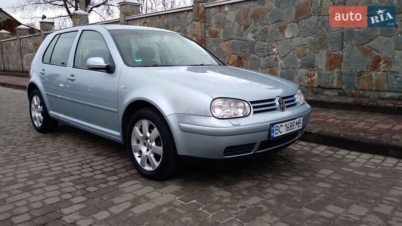 Хетчбек Volkswagen Golf 2003 в Городку