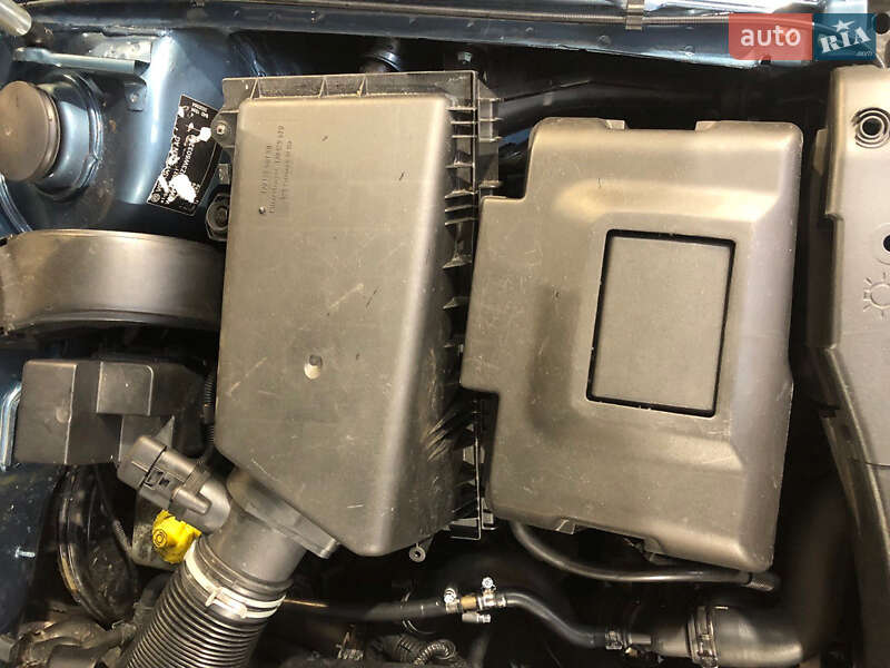 Хетчбек Volkswagen Golf 2003 в Золотоноші