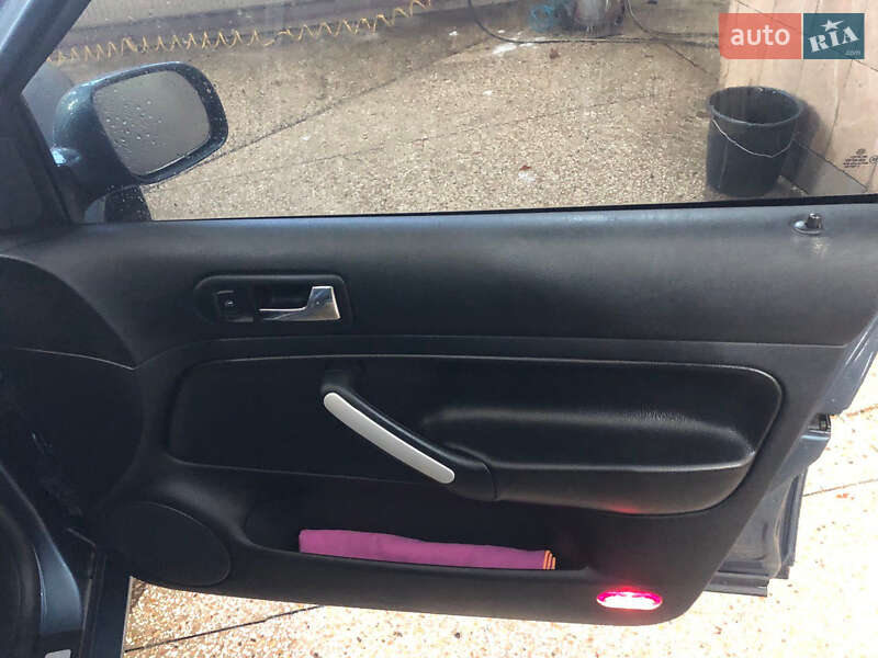 Хетчбек Volkswagen Golf 2003 в Золотоноші