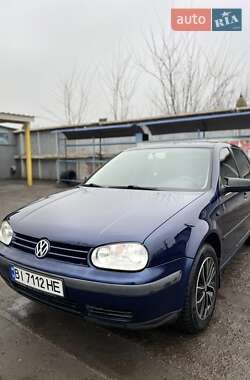 Хэтчбек Volkswagen Golf 2001 в Семеновке