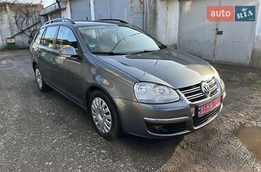 Універсал Volkswagen Golf 2009 в Чернівцях