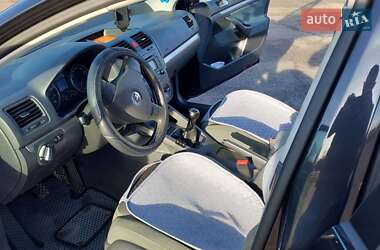 Хэтчбек Volkswagen Golf 2004 в 